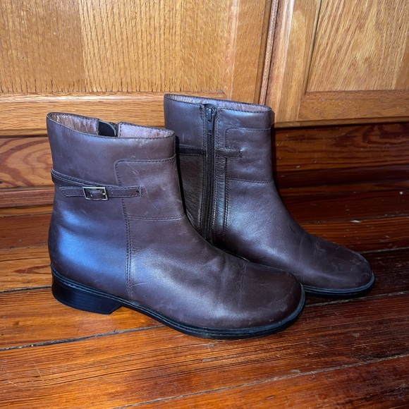 Clarks Shoes - Clark’s Chocolate Brown Leather Ankle Boots Womens 8.5